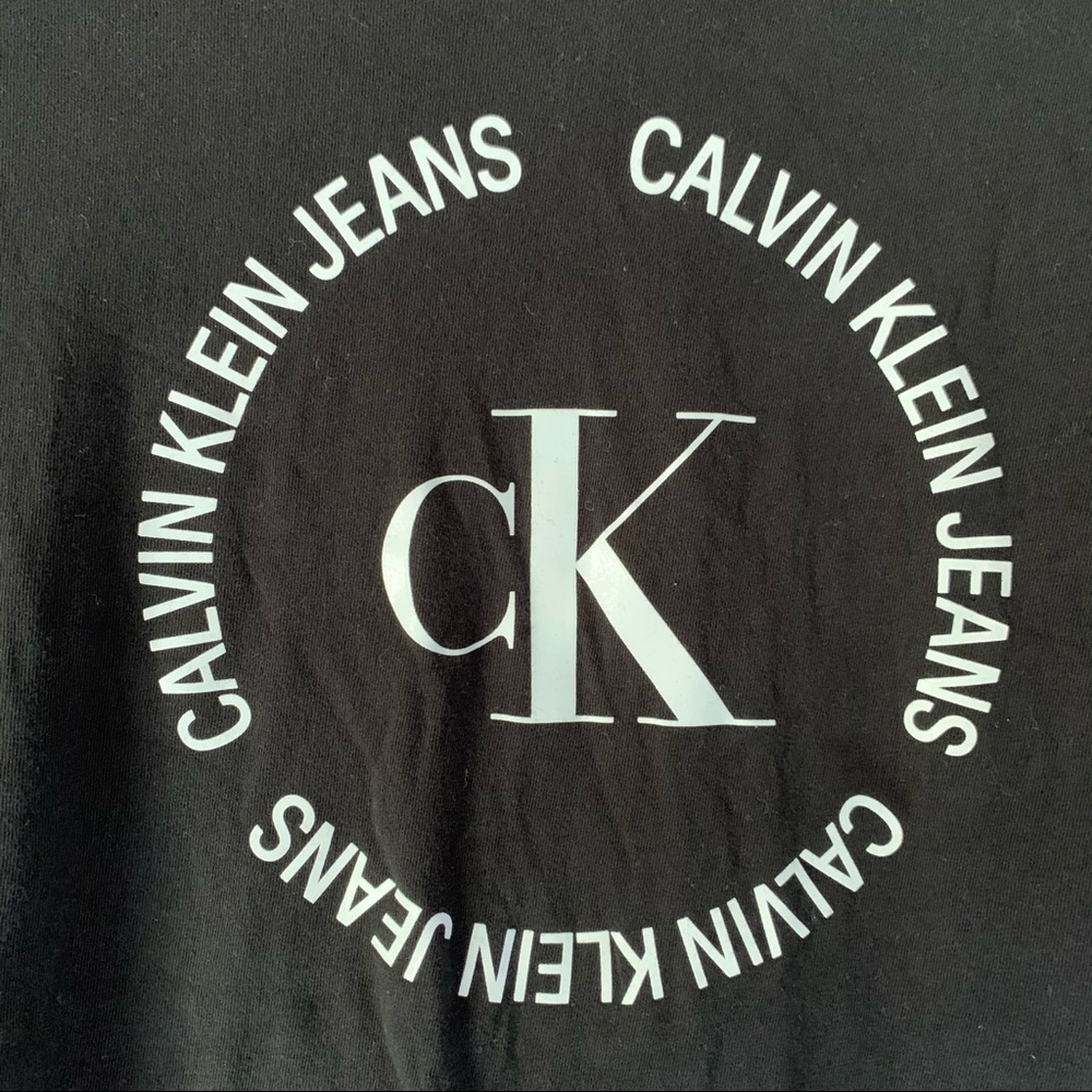 Calvin Klein Circle Monogram Logo Crewneck T-Shirt - Picture 7 of 7